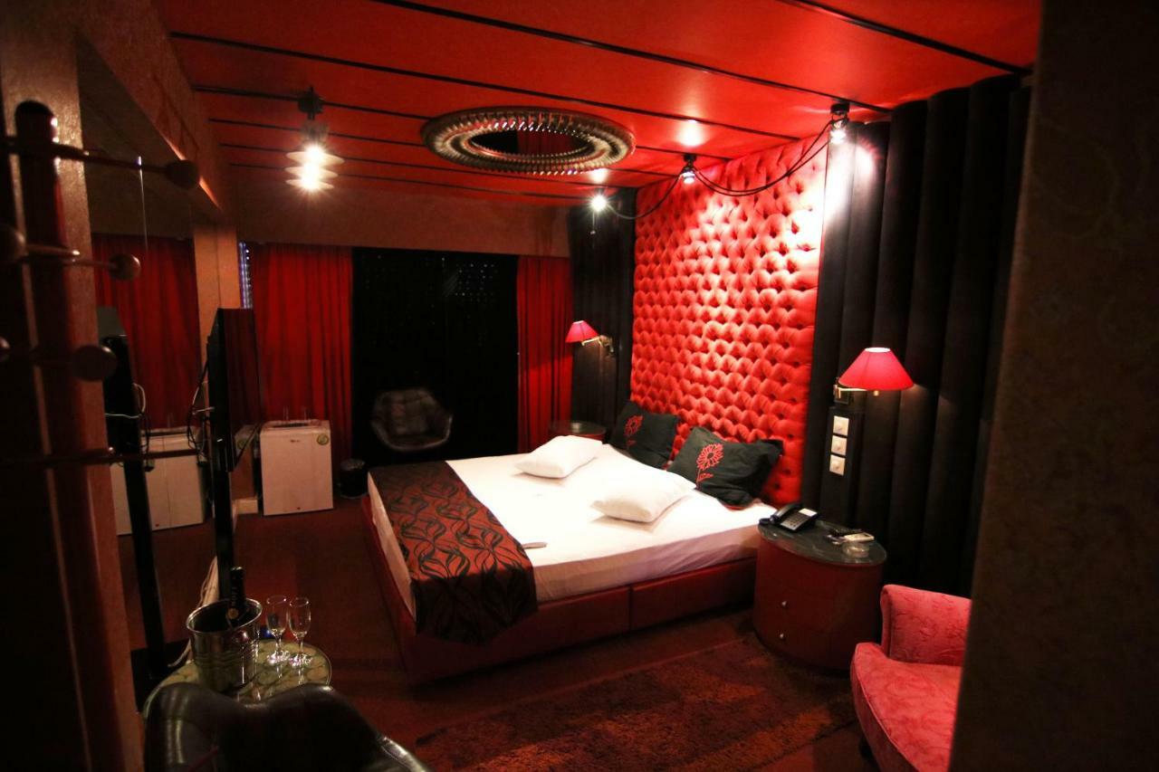 The Crystal Blue Hotel Athens Ngoại thất bức ảnh
